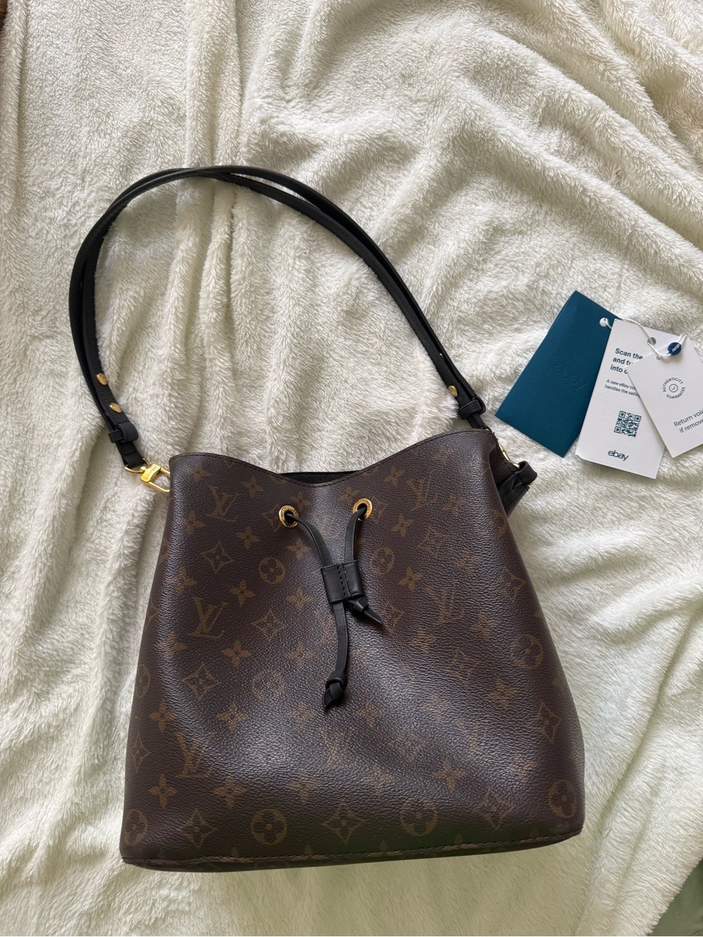 Louis Vuitton NeoNoe MM Monogram Canvas Black Leather Bucket Shoulder bag